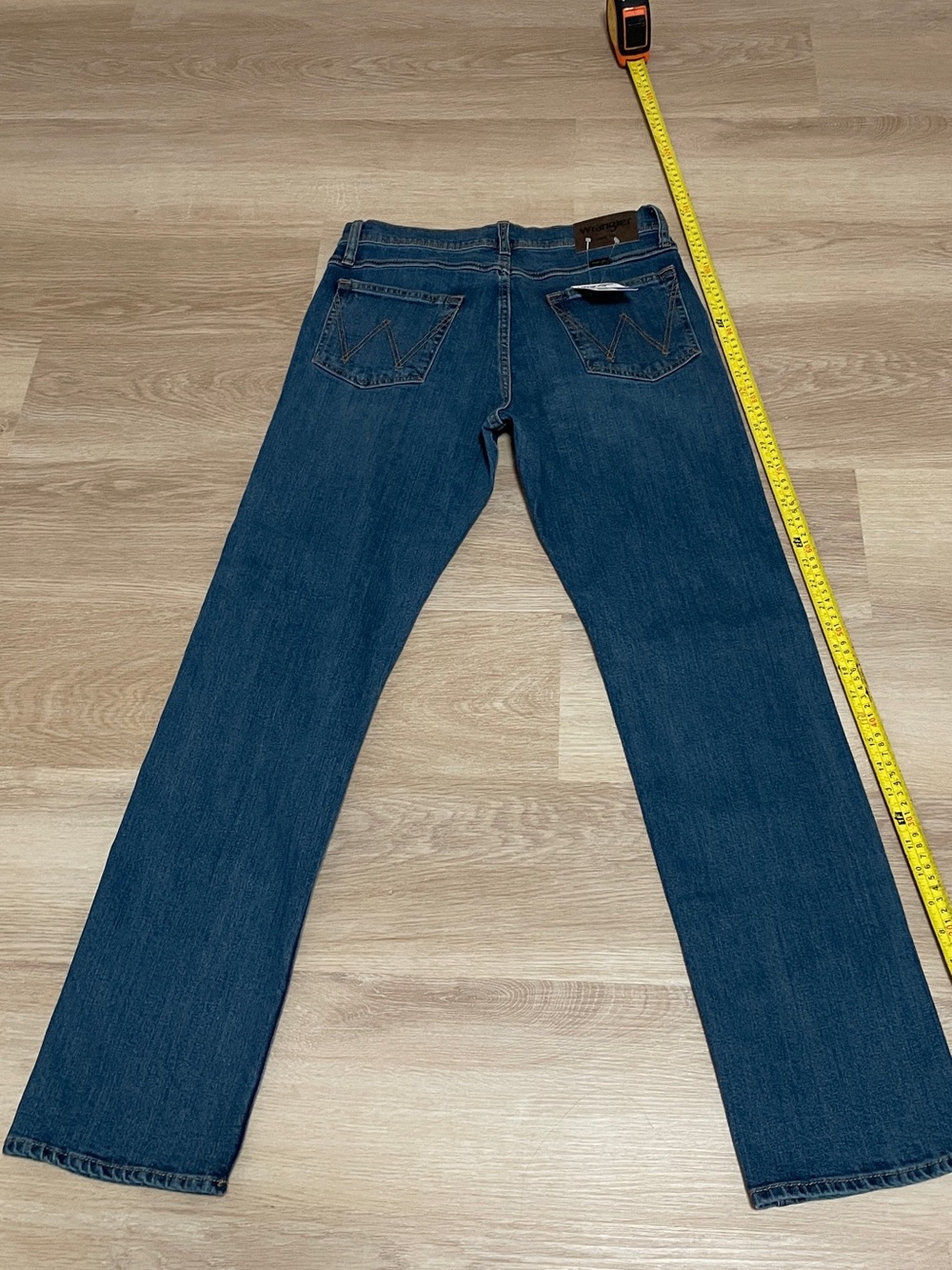 Wrangler Men’s Indigo Blue Wide-Leg Jeans